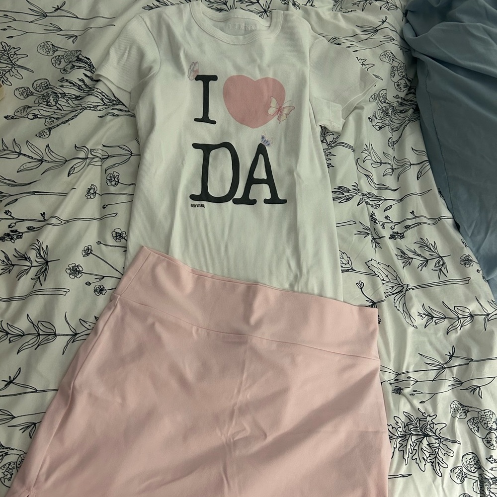 I🩷DA Tee and Pink Skirt Set